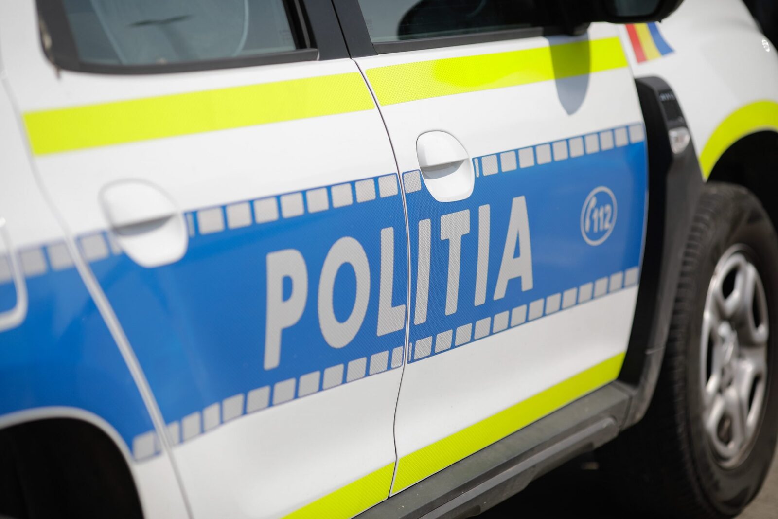 Accident grav la Pitești: Un mort și trei răniți, șoferul reținut Un tânăr de 20 de ani a fost reținut pentru 24 de ore de către polițiștii din Argeș, după ce a provocat un accident rutier grav în Pitești, soldat cu decesul unei persoane și rănirea altor trei