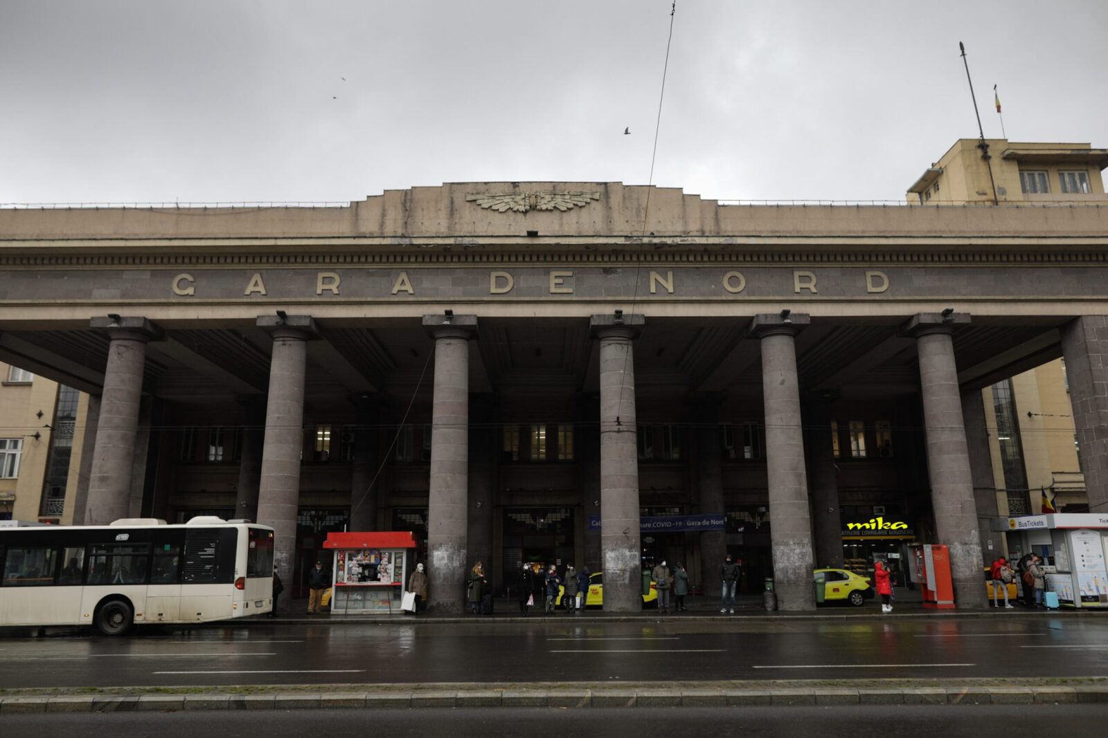 Ancheta Parchetului European la Gara de Nord: Reabilitarea, blocată și sub lupă Reabilitarea Gării de Nord, un proiect finanțat cu fonduri europene, a atras atenția Parchetului European (EPPO), care a demarat o anchetă, conform informațiilor obținute de Euronews