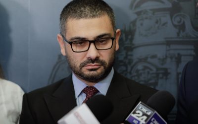 Blocaj în dezbaterea bugetului pe 2026: PSD acuză USR și PNL de „încăpățânare” Dezbaterile privind bugetul de stat pentru anul 2026 au fost din nou perturbate de tensiuni în Parlament, după ce un amendament al Partidului Social Democrat (PSD) a fost respins
