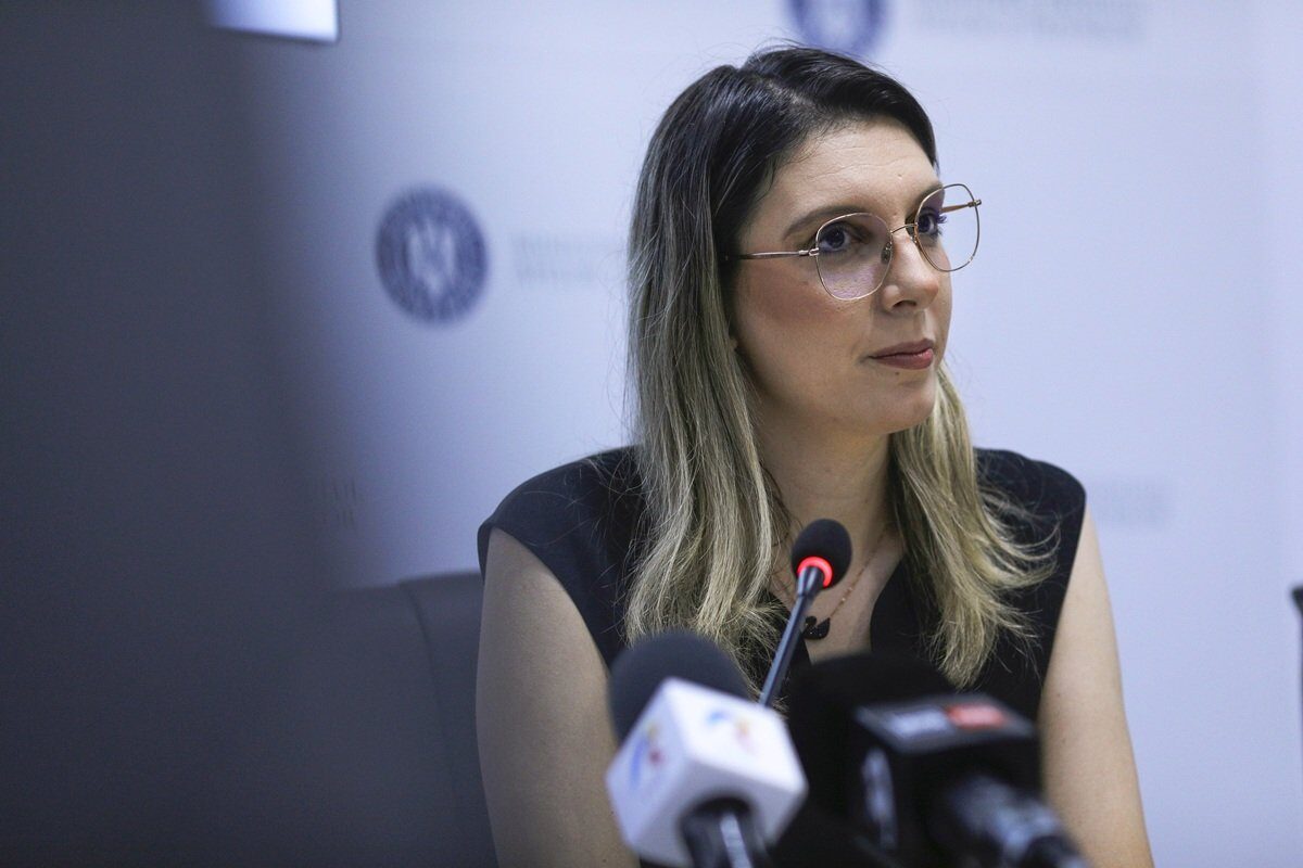 PSD sfidează protocolul de guvernare și se aliază cu AUR pentru a ataca ministrul Mediului Liderul senatorilor PSD, Daniel Zamfir, a anunțat că partidul său va vota, luni, la Senat, moțiunea simplă depusă de AUR și grupul Pace împotriva ministrei Mediului, Diana Buzoianu