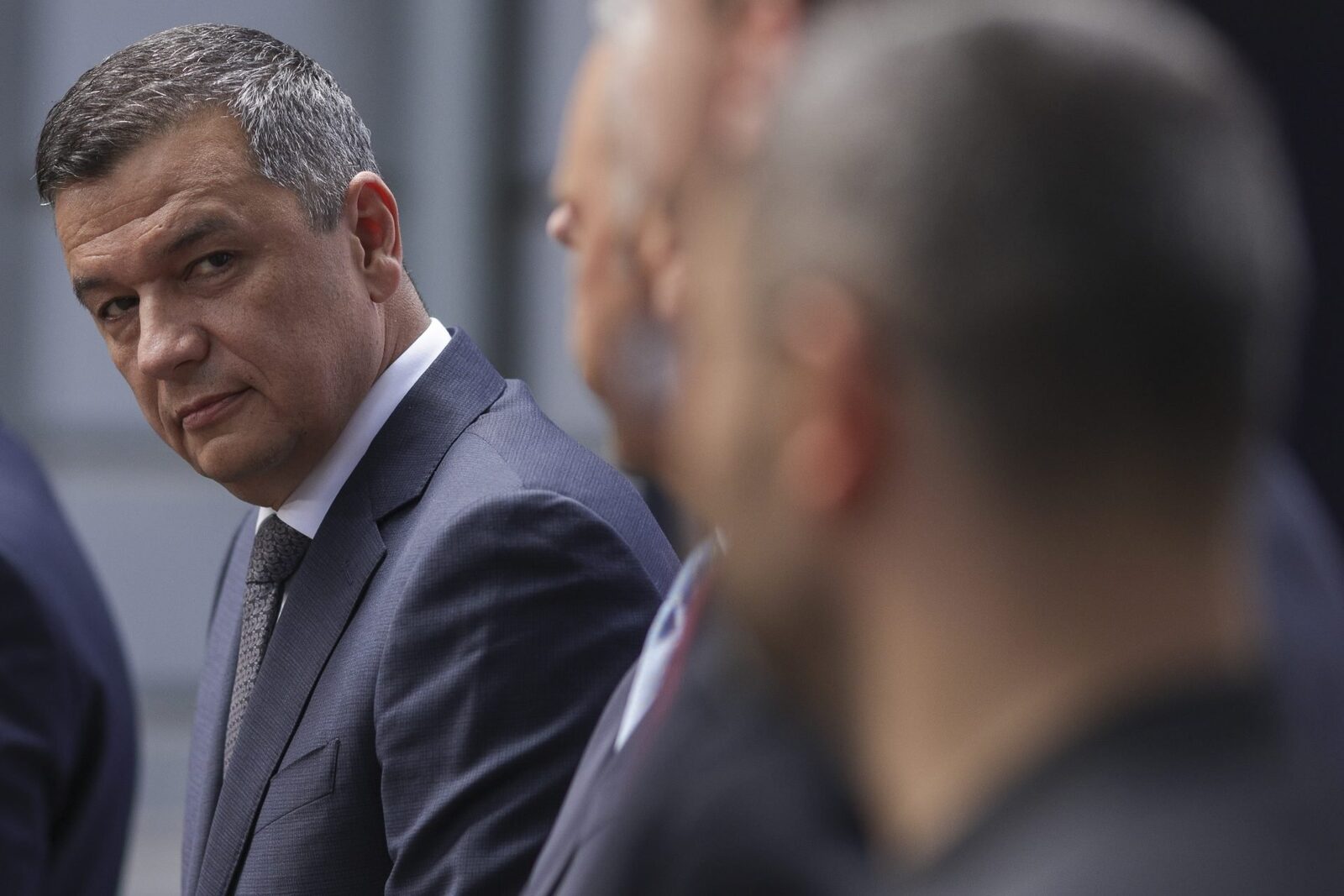 Grindeanu: Alegeri anticipate, dacă PNL iese de la guvernare Președintele PSD, Sorin Grindeanu, a avertizat luni că România ar putea merge la alegeri anticipate, în cazul în care Partidul Național Liberal (PNL) decide să părăsească guvernarea