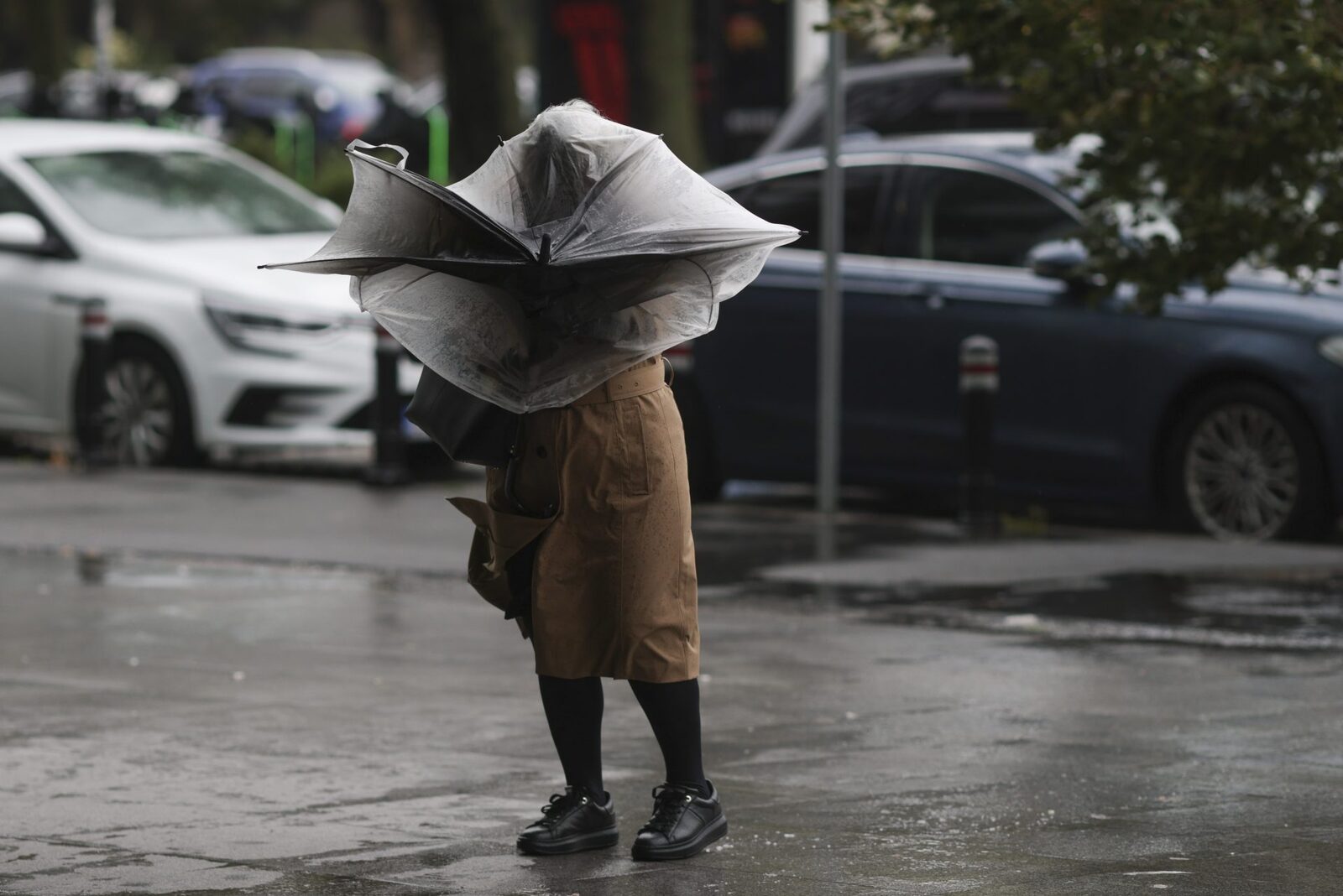 Alerte meteo severe: Ploi torențiale, vânt puternic și ninsori viscolite în multe județe Meteorologii au emis vineri dimineață trei alerte cod galben de vreme rea, valabile pentru numeroase județe din țară până pe 30 martie