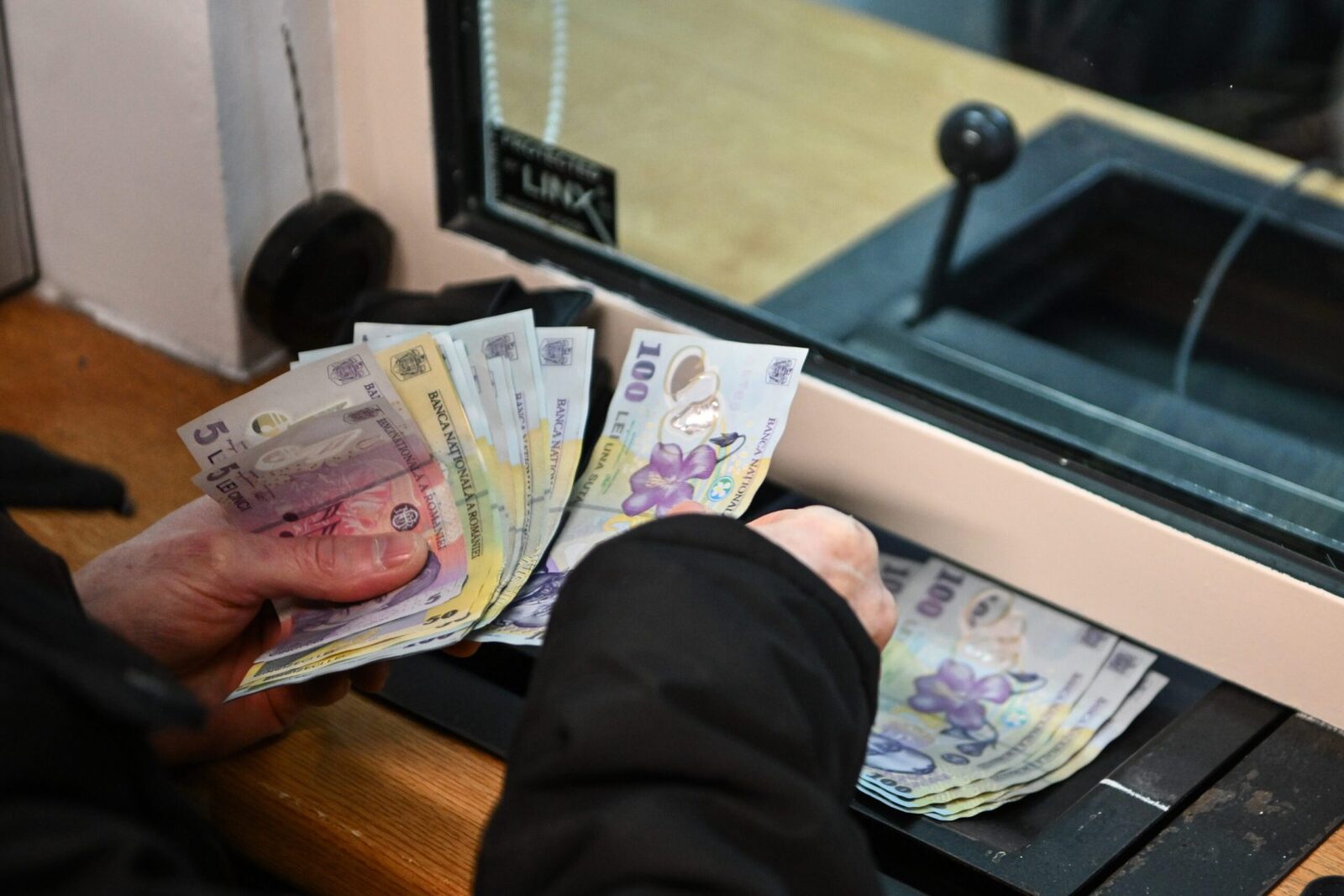Bucureștenii din Sectorul 4 pot cere restituirea impozitului pe clădiri plătit în plus Primăria Sectorului 4 a anunțat că locuitorii care au achitat deja impozitul pe clădiri pentru anul 2026 pot solicita returnarea sumelor plătite în plus