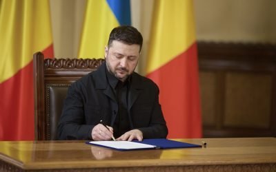 Parteneriatul strategic România-Ucraina garantează drepturile minorității române din Ucraina Președinții României și Ucrainei, Nicușor Dan și Volodimir Zelenski, au semnat joi, la București, un parteneriat strategic ce prevede, printre altele, respectarea drepturilor lingvistice și culturale ale românilor din Ucraina