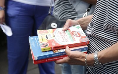 Peste 13.000 de elevi bucureșteni încep luni simularea pentru Evaluarea Națională Aproximativ 13.059 de elevi din București sunt așteptați să participe la simularea Evaluării Naționale, începând de luni, 16 martie