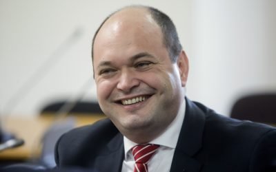 Guvernul exclude plafonarea prețurilor la carburanți: statul nu are bani pentru reduceri generalizate București – Executivul României nu are resursele financiare necesare pentru a reduce semnificativ prețurile la carburanți pentru toți cetățenii, a declarat vineri Ionuț Dumitru, consilierul premierului pe probleme economice