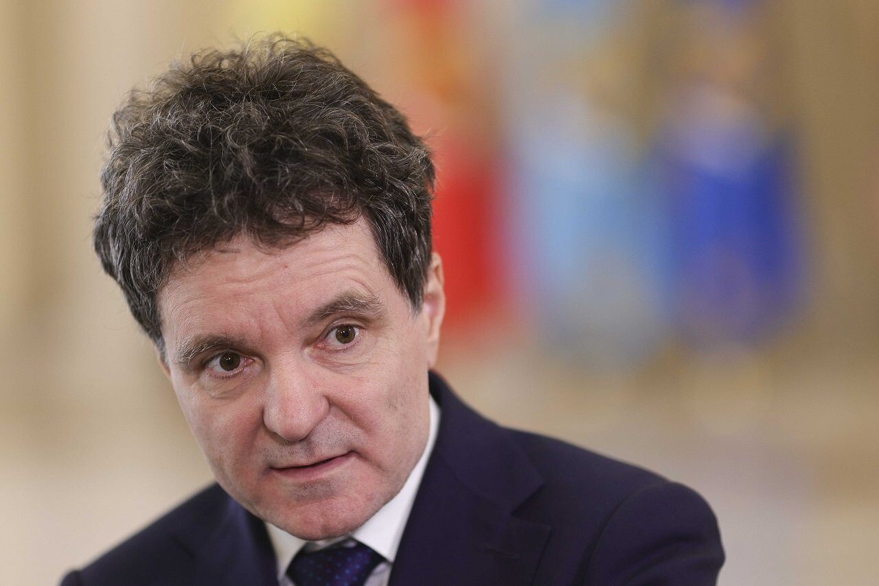 Nicuşor Dan: Un guvern minoritar nu este o soluție fericită Primarul General al Capitalei, Nicușor Dan, a exprimat luni rezerve cu privire la posibilitatea formării unui guvern minoritar în contextul politic actual
