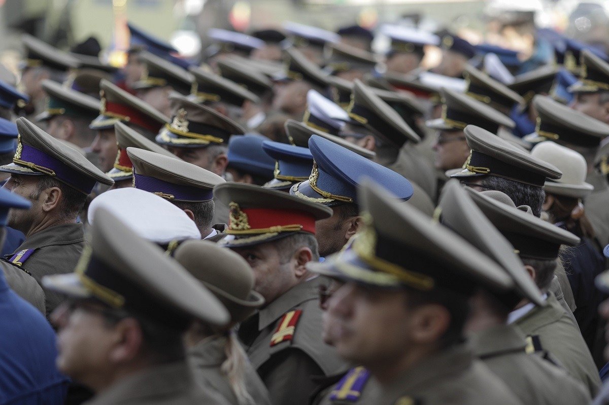 Bolojan anunță finalizarea legii pensiilor militare în două săptămâni Premierul Ilie Bolojan a declarat joi, într-un interviu pentru G4Media, că în două săptămâni va fi gata legea pensiilor militare
