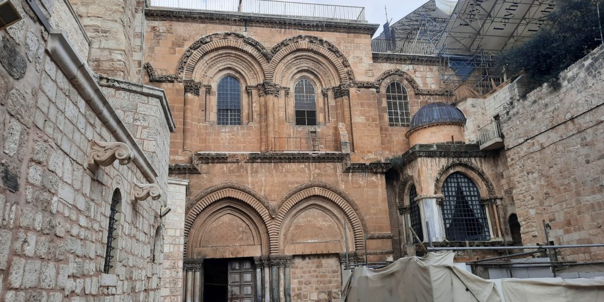 Poliția israeliană a interzis accesul Patriarhului latin de Ierusalim în Biserica Sfântului Mormânt pentru celebrarea liturghiei de Duminica Floriilor catolice, invocând motive de securitate