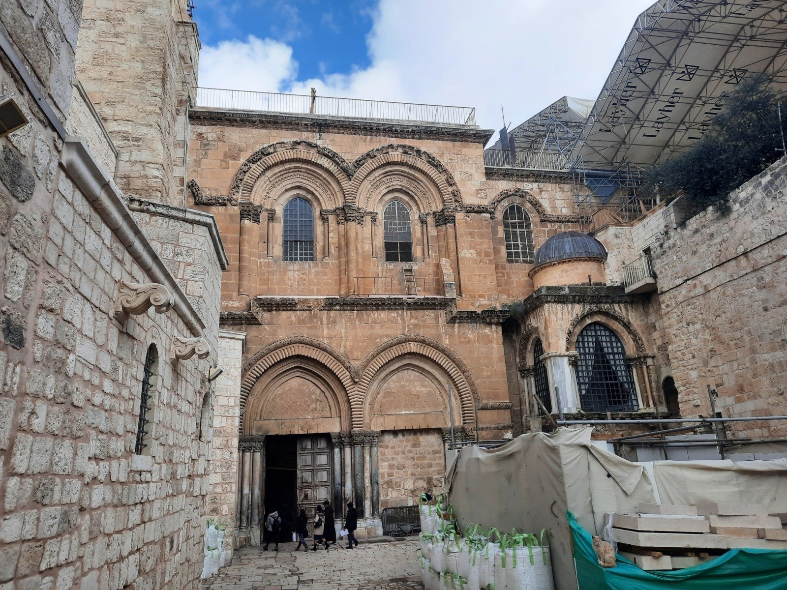 Poliția israeliană a interzis accesul Patriarhului latin de Ierusalim în Biserica Sfântului Mormânt pentru celebrarea liturghiei de Duminica Floriilor catolice, invocând motive de securitate