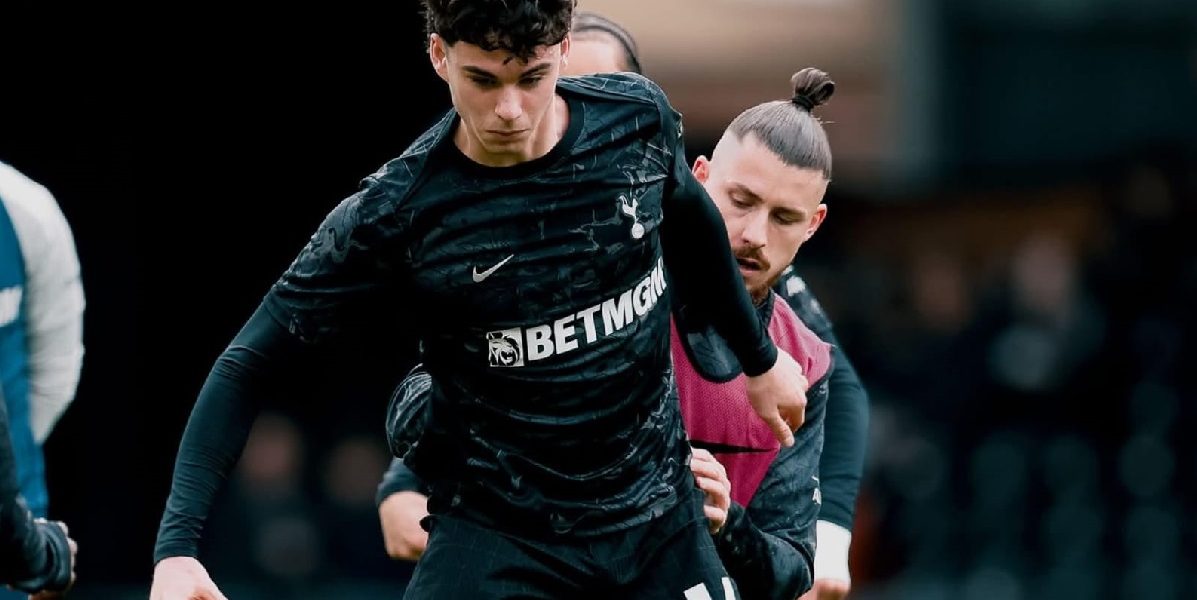 Controverse la Londra: Igor Tudor, furios după înfrângerea lui Tottenham în fața lui Fulham Fulham a învins Tottenham cu 2-1 într-un meci tensionat, iar antrenorul Spurs, Igor Tudor, a criticat dur arbitrajul, în special faza care a dus la primul gol al gazdelor