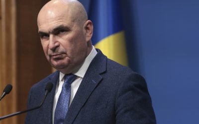 Bolojan: Contractele managerilor din companiile de stat, o problemă majoră Premierul Ilie Bolojan a atras atenția asupra unei probleme majore în funcționarea companiilor de stat: contractele de management care nu conțin indicatori de performanță clari și exigenți