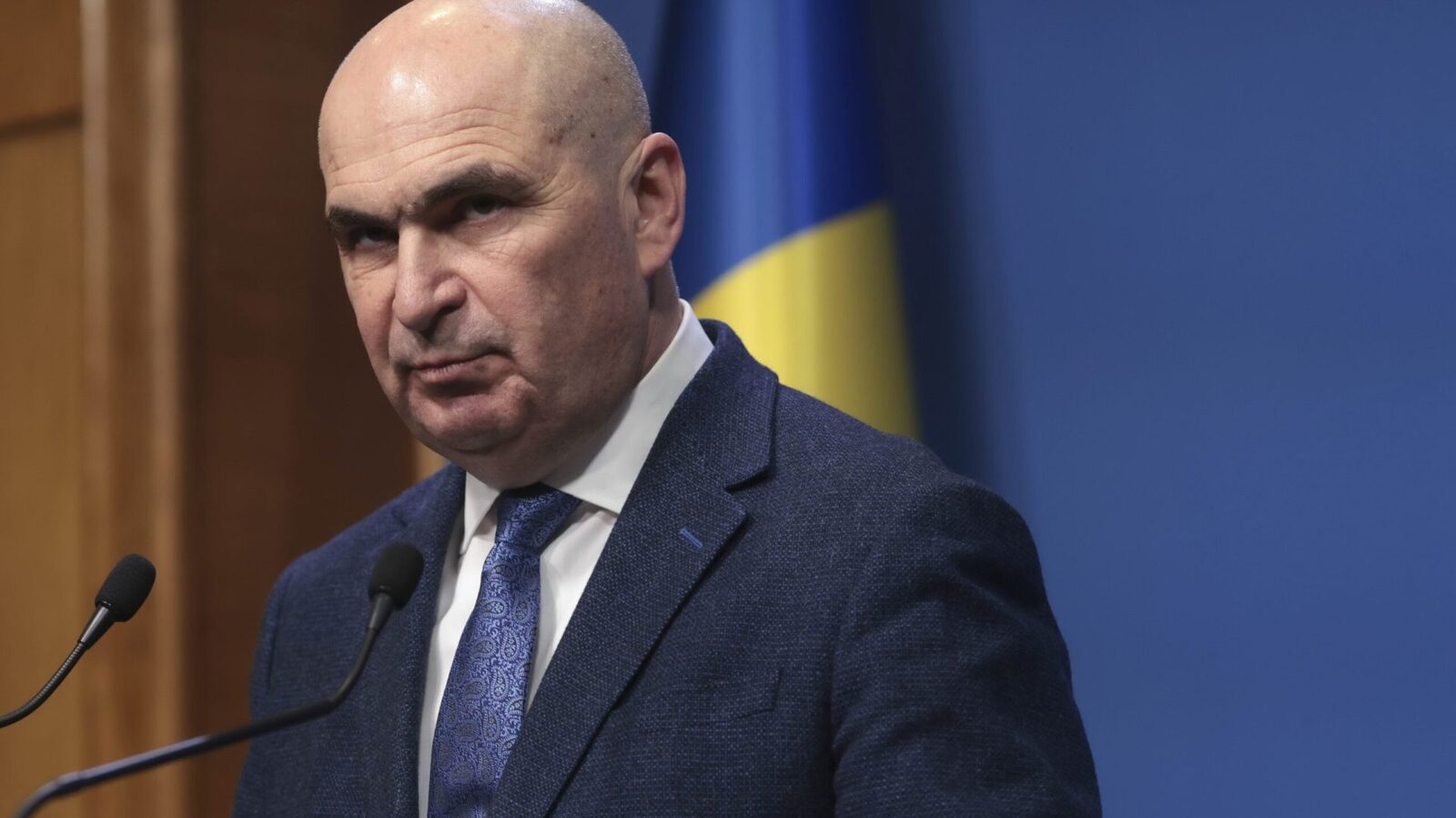 Bolojan: Contractele managerilor din companiile de stat, o problemă majoră Premierul Ilie Bolojan a atras atenția asupra unei probleme majore în funcționarea companiilor de stat: contractele de management care nu conțin indicatori de performanță clari și exigenți