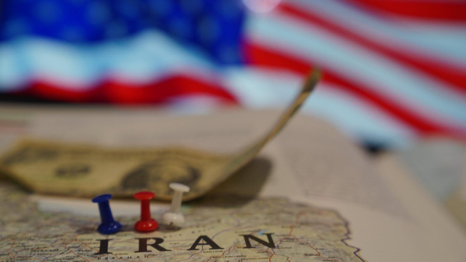 Războiul din Orientul Apropiat: Iranul răspunde atacurilor americane Conflictul din Orientul Apropiat ia amploare, Iranul ripostând atacurilor americane cu lovituri în mai multe țări arabe