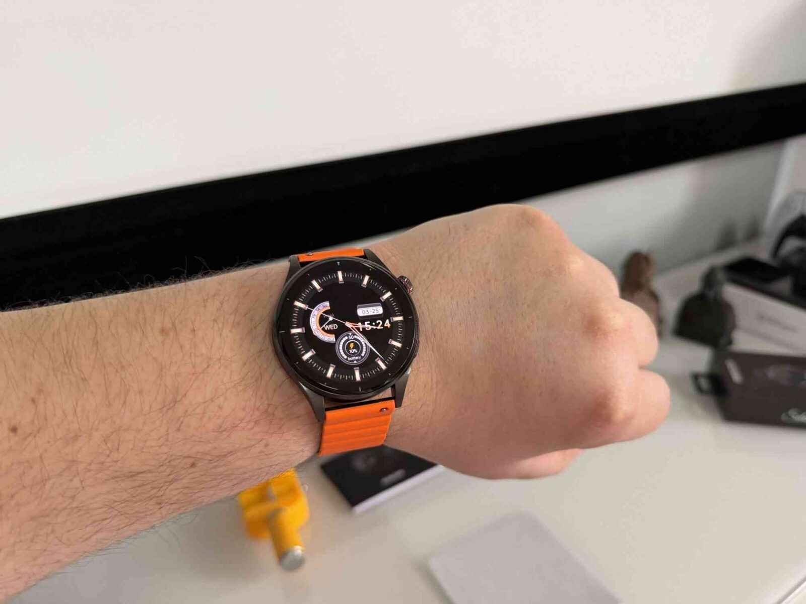 Maxcom Iron R: Un smartwatch accesibil pentru utilizarea de zi cu zi Maxcom, companie cunoscută pentru produsele sale accesibile, a lansat recent un nou smartwatch, Iron R