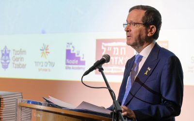 Trump cere grațierea imediată a lui Netanyahu și îl acuză pe Herzog de minciună Fostul președinte american Donald Trump cere, într-un mod vehement, ca actualul președinte israelian Isaac Herzog să-l grațieze imediat pe premierul Benjamin Netanyahu