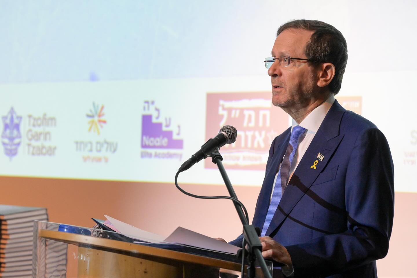 Trump cere grațierea imediată a lui Netanyahu și îl acuză pe Herzog de minciună Fostul președinte american Donald Trump cere, într-un mod vehement, ca actualul președinte israelian Isaac Herzog să-l grațieze imediat pe premierul Benjamin Netanyahu