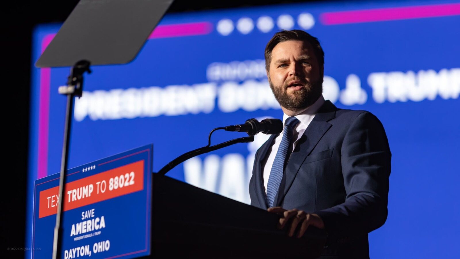Jd Vance lansează „Communion”, noua carte după succesul „Hillbilly Elegy”