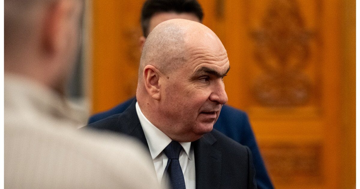 Bolojan discută cu Schwarz Group despre investiții în industria alimentară și promovarea producătorilor români Premierul Ilie Bolojan s-a întâlnit marți, la Palatul Victoria, cu Gerd Chrzanowski, CEO al Schwarz Group, pentru a discuta despre potențialele investiții în sectorul producției alimentare din România