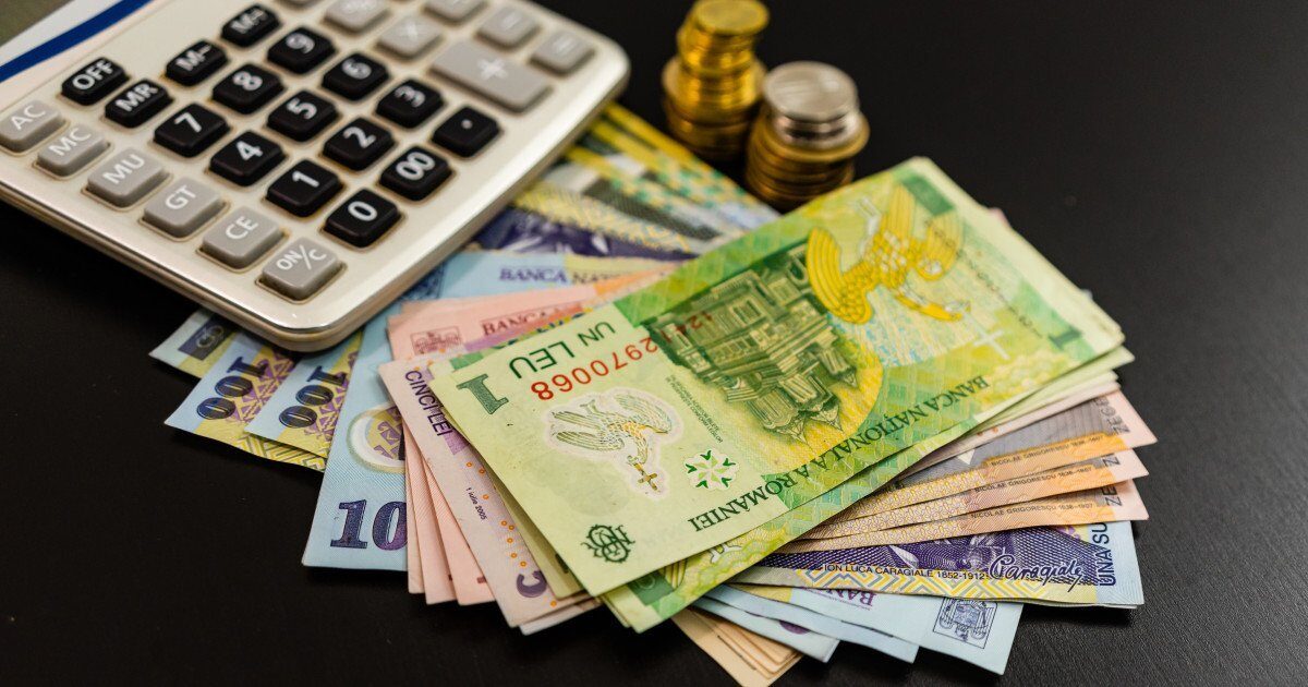Salariul minim crește, dar beneficiile pentru angajați sunt limitate – ce schimbări aduce măsura Guvernul a aprobat recent o hotărâre care prevede o majorare a salariului minim brut pe țară, începând cu 1 iulie 2026