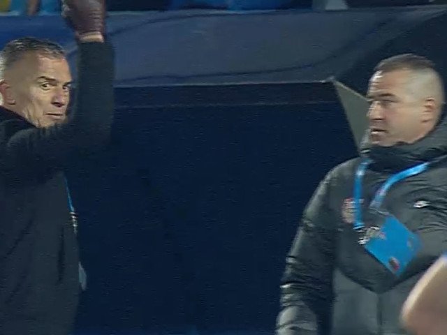 Daniel Pancu, suspendat după un gest nervos la meciul Farul – CFR Cluj Antrenorul CFR-ului, Daniel Pancu, va rata meciul cu Dinamo din ultima etapă a sezonului regulat al SuperLigii