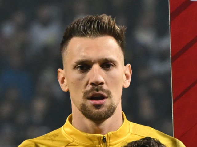Radu riscă să joace pentru România în meciul cu Turcia, în ciuda problemelor medicale Ionuț Radu, portarul echipei naționale de fotbal a României, ar putea fi apt pentru meciul crucial cu Turcia, programat joi, în barajul pentru Cupa Mondială