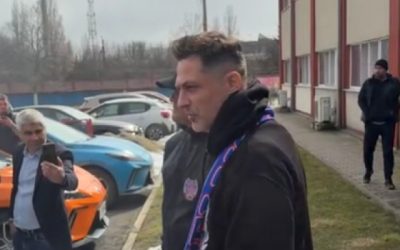 Rădoi, primit cu entuziasm la FCSB și gata de debut Mirel Rădoi a fost prezent marți dimineața la baza de pregătire a FCSB, unde a fost întâmpinat cu căldură de un grup de suporteri