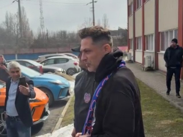 Rădoi, primit cu entuziasm la FCSB și gata de debut Mirel Rădoi a fost prezent marți dimineața la baza de pregătire a FCSB, unde a fost întâmpinat cu căldură de un grup de suporteri