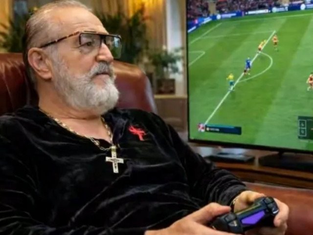 FCSB, la play-out în premieră: meme-urile iau cu asalt internetul Victoria lui FC Argeș cu Dinamo a pecetluit soarta FCSB-ului, care va juca în play-out în acest sezon