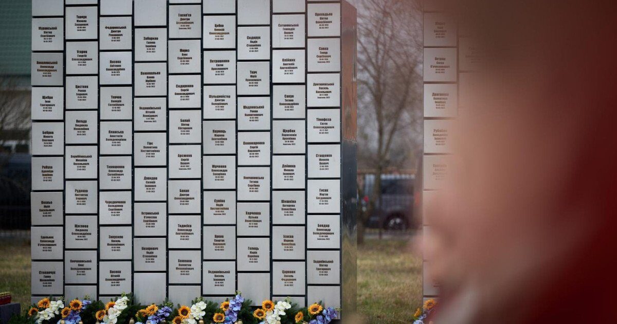 Mircea Abrudean, la Kiev pentru a comemora victimele masacrului de la Bucea Președintele Senatului, Mircea Abrudean, a efectuat marți o vizită la Kiev, unde a participat la evenimentele de comemorare a victimelor masacrului de la Bucea