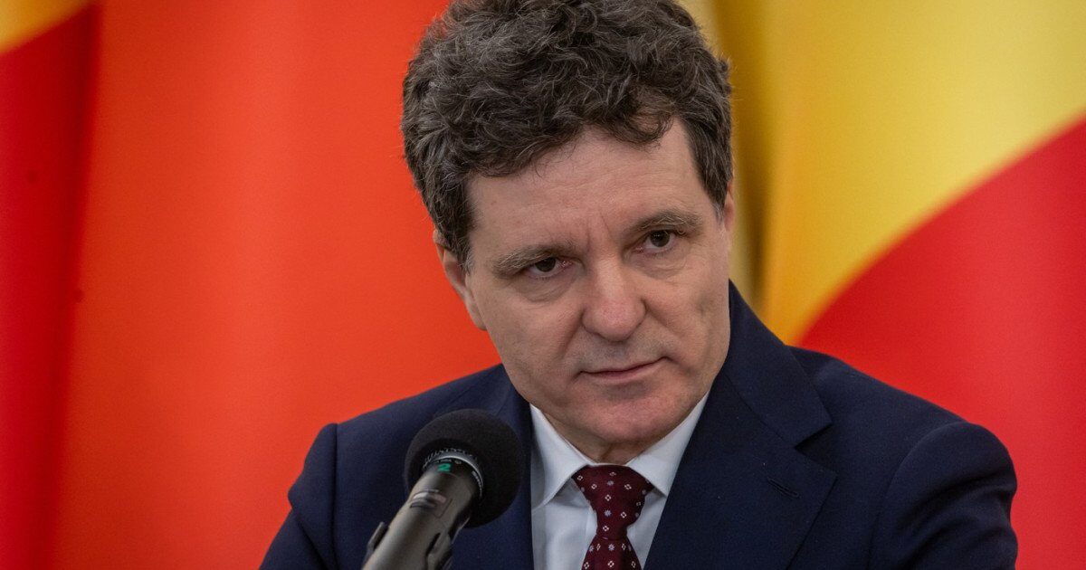 Nicușor Dan: România prioritizează evacuarea cetățenilor din Orientul Mijlociu și are încredere în SUA Președintele României, Nicușor Dan, a declarat într-un interviu acordat pentru postul de televiziune TVP World că Bucureștiul acordă o atenție deosebită evacuării cetățenilor români din Orientul Mijlociu