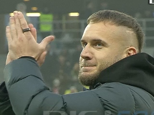 Pușcaș, prezentat fanilor lui Dinamo și reacția acestuia la adresa rivalei FCSB Atacantul George Pușcaș, proaspăt sosit la Dinamo, a fost prezentat suporterilor înaintea meciului cu FC Argeș