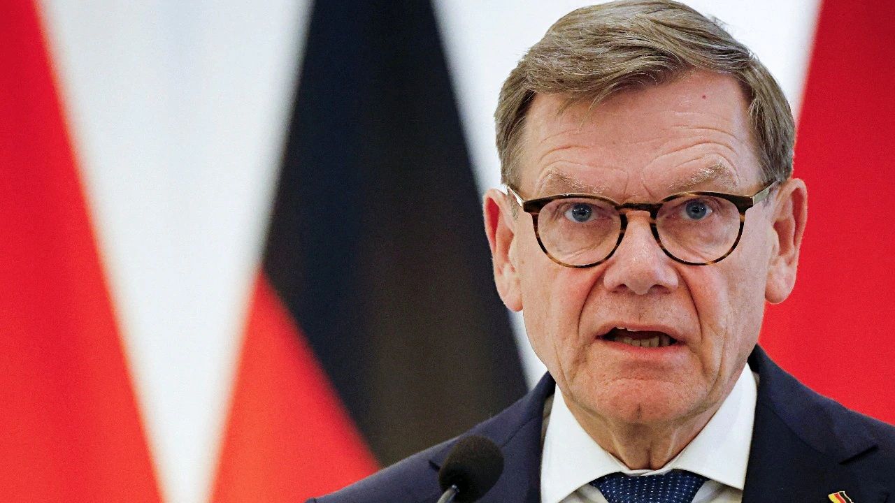 Germania pune sub semnul întrebării eficacitatea misiunii europene de securizare a navigației în Marea Roșie Johann Wadephul, șeful diplomației germane, și-a exprimat scepticismul cu privire la eficiența misiunii europene Aspides de a proteja transporturile comerciale în Marea Roșie