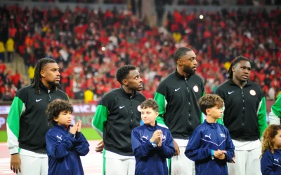 Super Eagles intră pe teren cu speranța refacerii după ratarea Cupei Mondiale Selecționata Nigeriei de fotbal, supranumită Super Eagles, abordează meciurile amicale din martie cu o dorință de revanșă, conform informațiilor publicate de Afrik-Foot