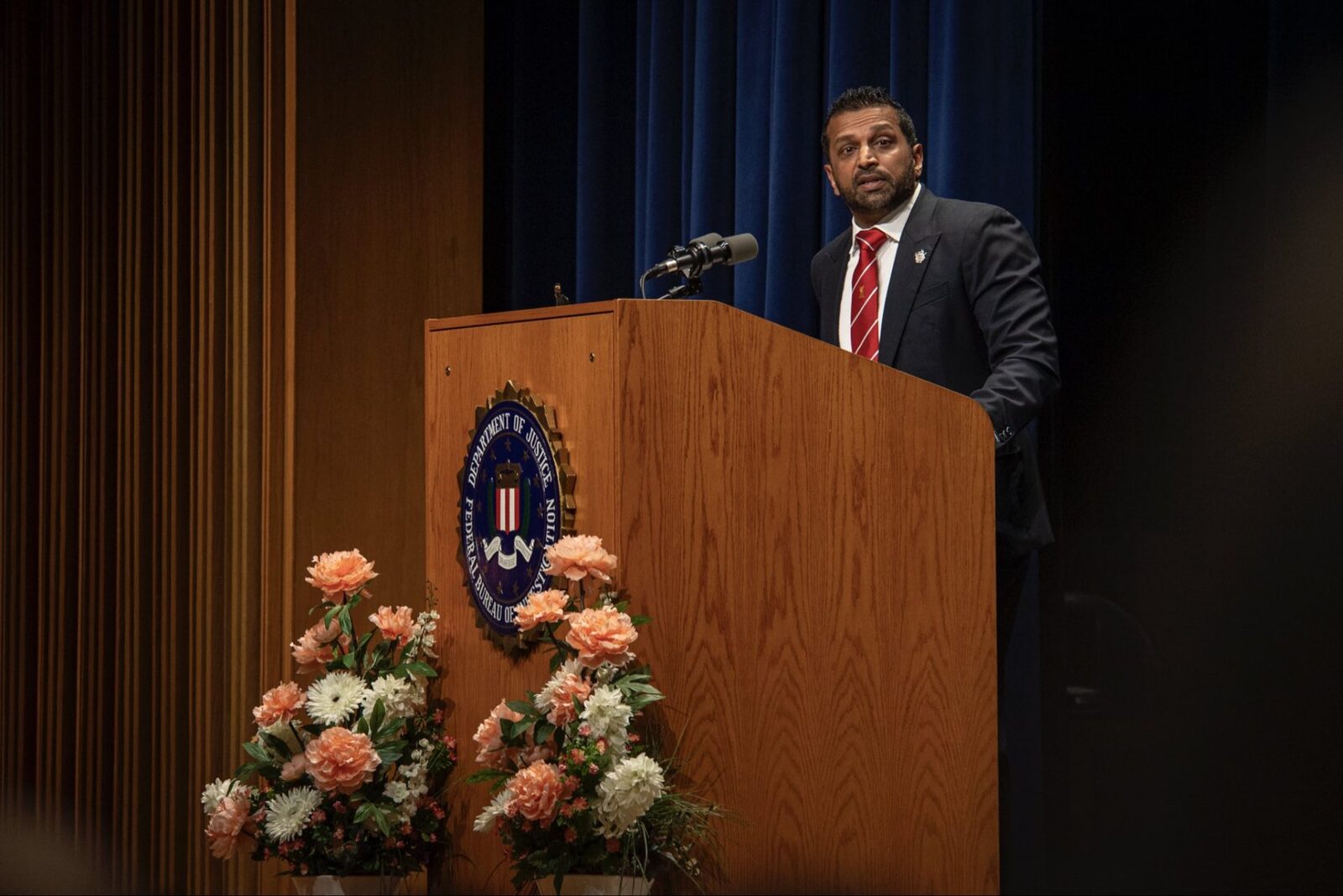 Hackerii iranieni au spart e-mailul directorului FBI, potrivit unor surse oficiale Un grup de hackeri cu legături cu Iranul a intrat în posesia e-mailurilor personale ale lui Kash Patel, directorul FBI, conform informațiilor furnizate de reprezentanții Departamentului de Justiție al Statelor Unite ale Americii pentru agenția de știri Reuters
