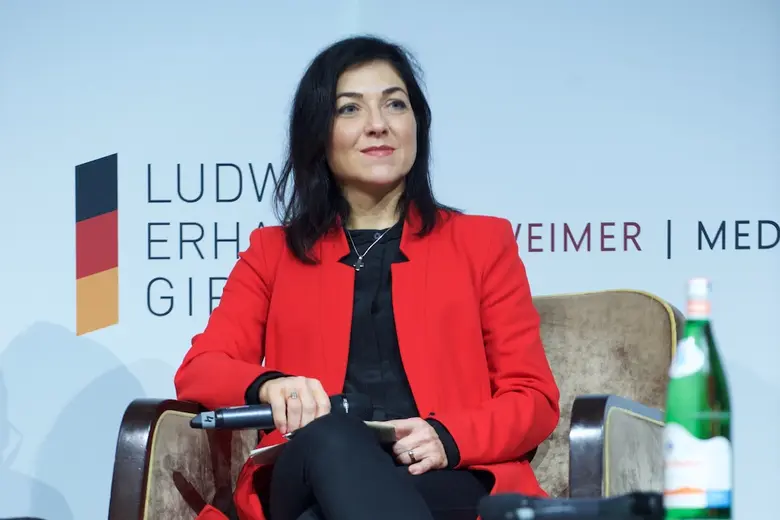 Germania se pregătește pentru posibile creșteri de prețuri la energie, pe fondul tensiunilor globale Creșterile de prețuri la energie sunt deja vizibile pe piețe, avertizează oficialii germani, pe fondul incertitudinilor legate de conflictul în desfășurare și de posibilele perturbări ale rutelor de transport