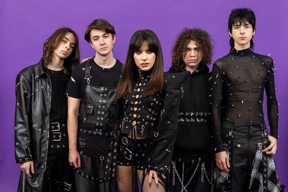 „Choke Me” va reprezenta România la Eurovision 2026: Alexandra Căpitănescu cucerește Selecția Națională Bucurie mare pentru fanii Eurovision din România! Piesa „Choke Me”, interpretată de Alexandra Căpitănescu, a câștigat Selecția Națională și va reprezenta țara noastră la competiția europeană în 2026