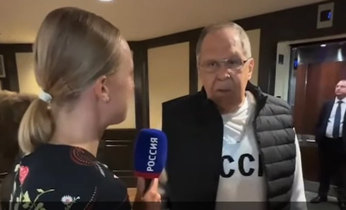 Lavrov: Rusia nu vede dovezi privind o armă nucleară iraniană Rusia a cerut încetarea bombardamentelor americane și israeliene în Iran, după ce ministrul de externe Serghei Lavrov a declarat că Moscova nu a văzut dovezi care să indice că Teheranul ar fi dezvoltat arme nucleare