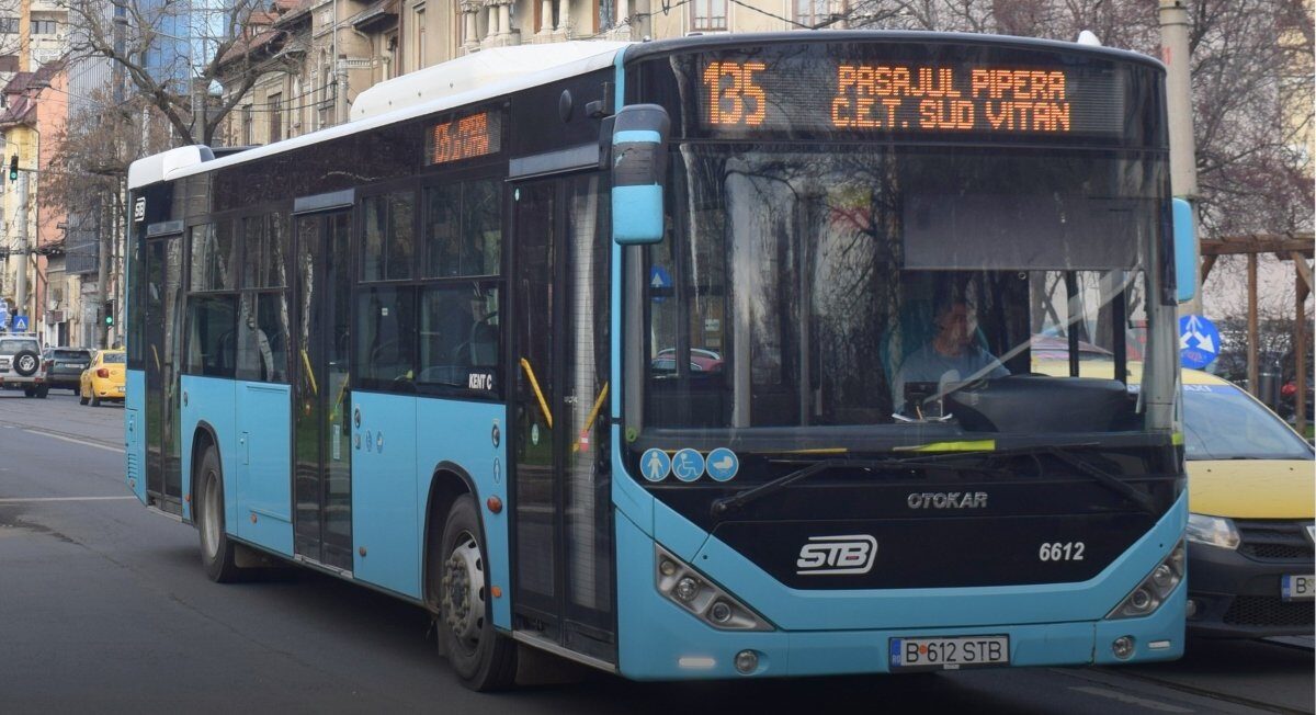 Modificări temporare pentru traseul liniei 135: Ce trebuie să știe călătorii Începând cu 1 aprilie 2026, linia de autobuz 135 va suferi modificări temporare de traseu