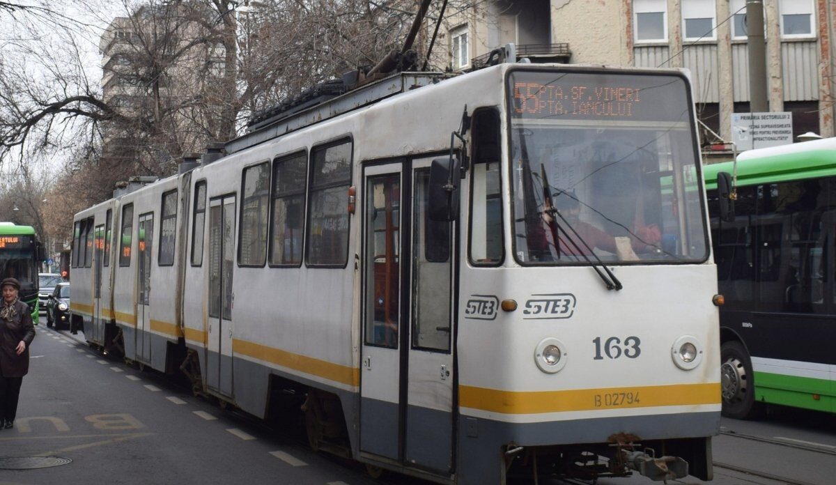 Schimbări majore în transportul public bucureștean: Linia 55 suspendată, iar 97, pe traseu modificat Începând de sâmbătă, 28 martie 2026, călătorii din București se vor confrunta cu modificări importante în rețeaua de transport public