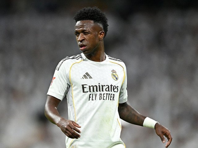 Vinicius Junior, protejat de o echipă specială împotriva rasismului Fotbalistul brazilian Vinicius Junior, vedeta echipei Real Madrid, este victima unor atacuri rasiste în mod repetat, în special la meciurile din deplasare