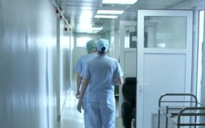 Rogobete face apel la managerii de spitale: Raportarea infecțiilor nosocomiale nu este o rușine Ministrul Sănătății, Alexandru Rogobete, a cerut public managerilor de spitale să raporteze infecțiile nosocomiale, subliniind că transparența este esențială