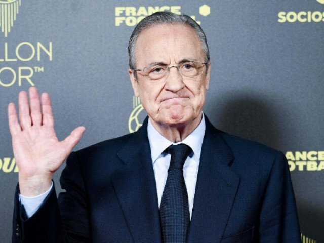 Vitinha refuză oferta lui Real Madrid și rămâne la PSG Mijlocașul portughez Vitinha a refuzat oferta de transfer venită din partea clubului Real Madrid, preferând să continue la Paris Saint-Germain