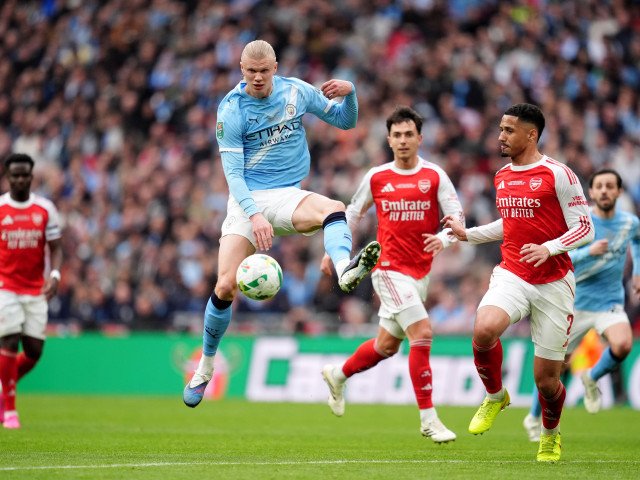 Arsenal și Manchester City se luptă pentru Cupa Ligii Angliei Finala Cupei Ligii Angliei, disputată între Arsenal și Manchester City, a început duminică seară pe Digi Sport 1