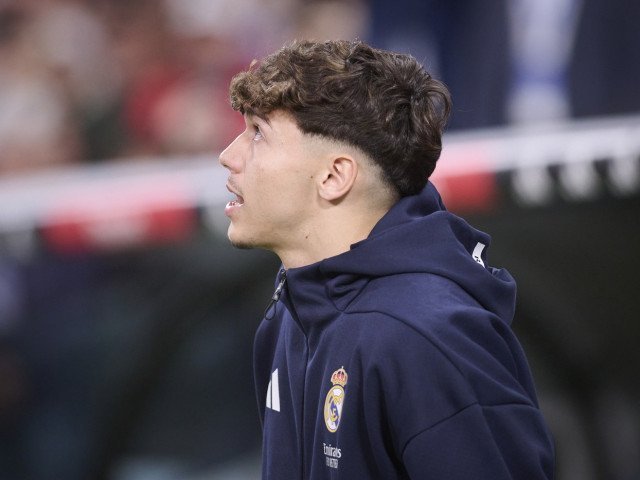 Real Madrid se pregătește să-l promoveze pe tânărul mijlocaș Thiago Pitarch Mijlocașul spaniol de 20 de ani Thiago Pitarch, care a debutat recent pentru Real Madrid în Champions League, a atras atenția mai multor cluburi importante din Europa