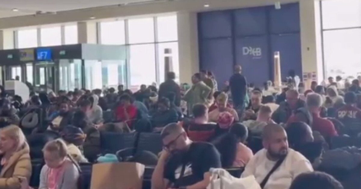 Românii repatriați din Orientul Mijlociu, nemulțumiți că au plătit singuri biletele de avion Bucureștiul a fost, în ultimele zile, un punct de sosire pentru românii evacuați din Orientul Mijlociu
