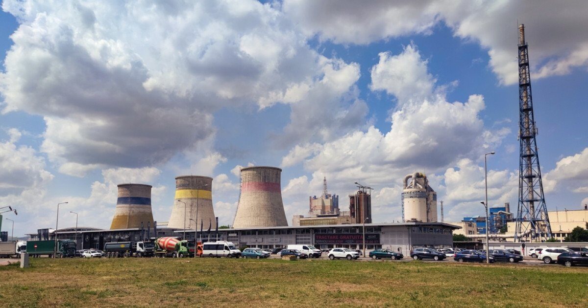 Concedieri masive la Azomureș: 2.500 de angajați, trimiși acasă Azomureș, cel mai mare producător de îngrășăminte chimice din România, a demarat procedura de concediere colectivă, afectând aproximativ 2.500 de angajați