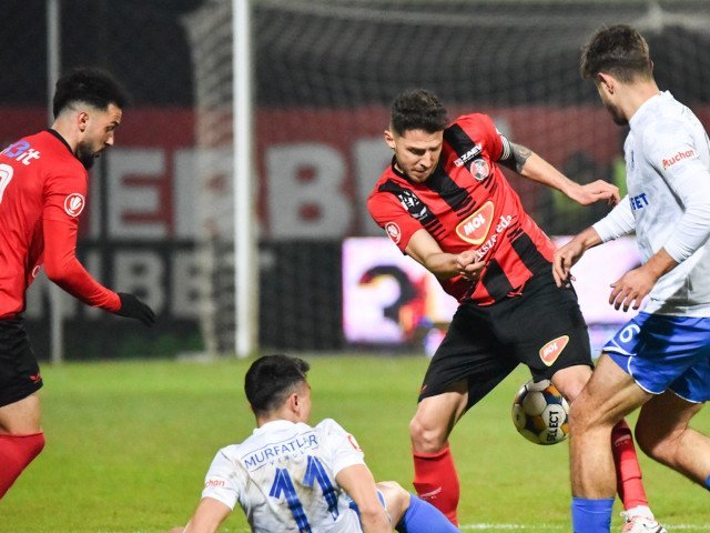 Csikszereda învinge Farul într-un meci tensionat din SuperLigă Csikszereda a învins Farul Constanța cu scorul de 1-0 într-un meci disputat în cadrul etapei a 30-a din SuperLigă, ultima a sezonului regulat