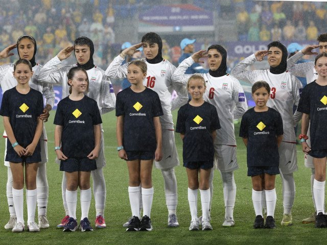 Iran: Jucătoarele de fotbal riscă pedeapsa cu moartea pentru „trădare” Echipa națională de fotbal feminin a Iranului se confruntă cu o situație dramatică