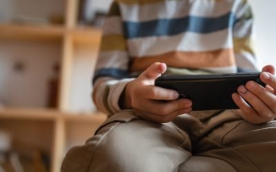 România: Majoritatea cetățenilor susțin o vârstă minimă pentru rețelele sociale (inscop)